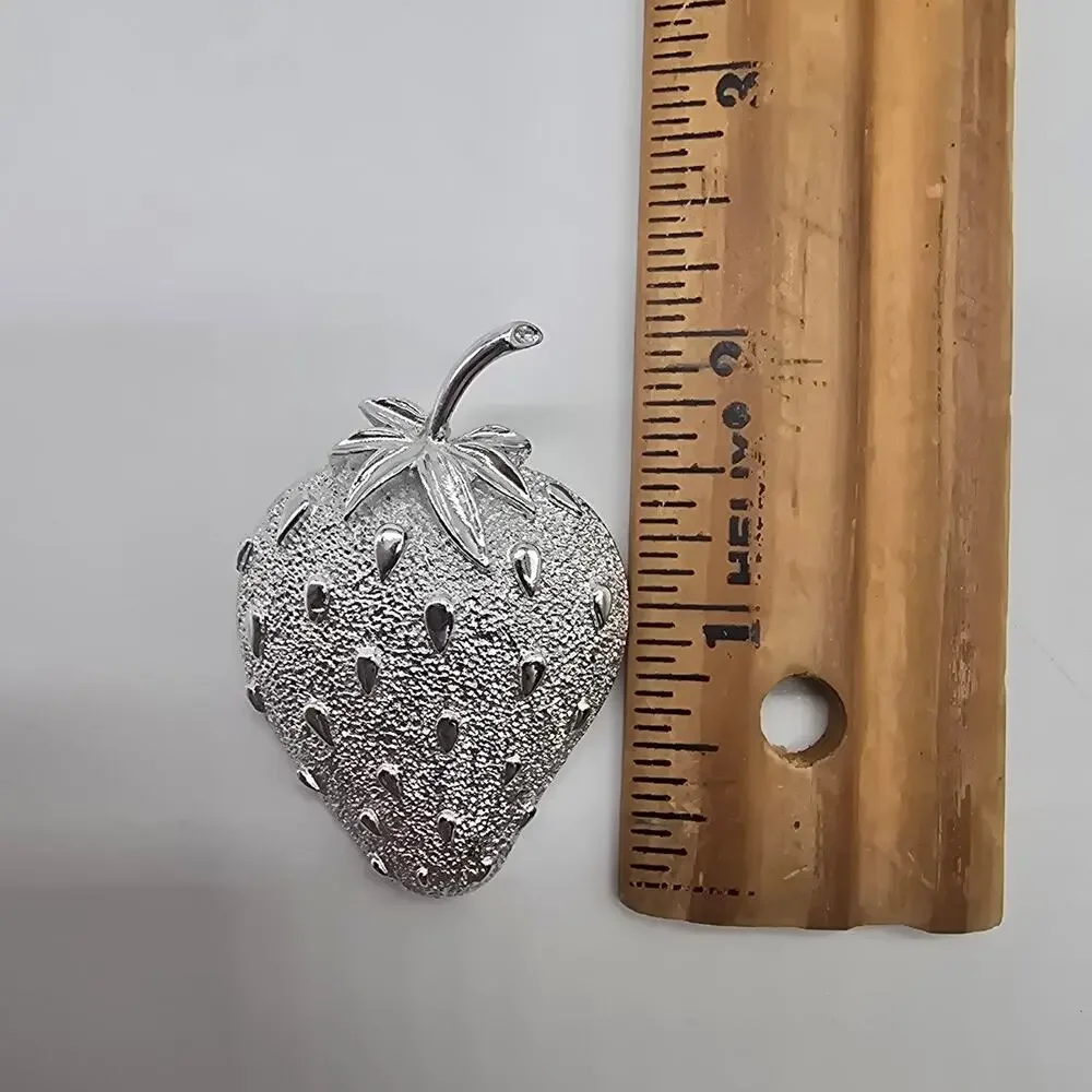 Vintage Sarah Coventry Textured Strawberry Brooch Pin Silver Tone Costume Estate